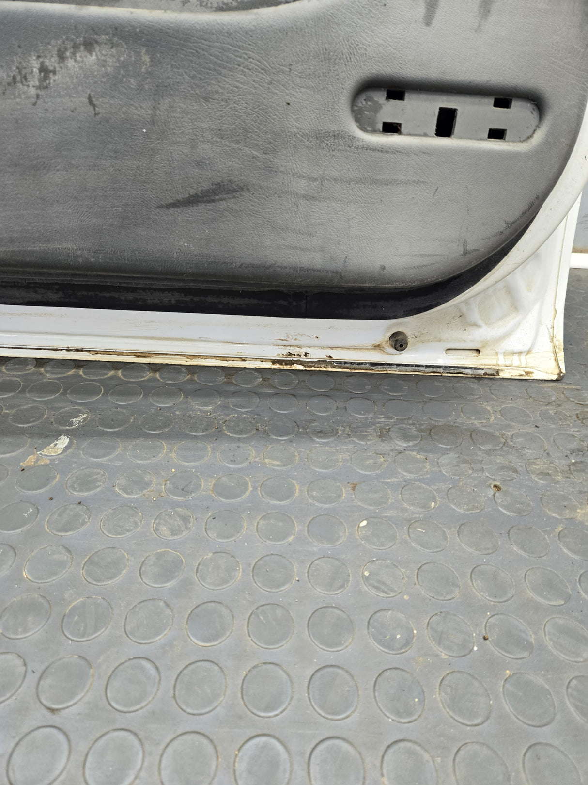 1999-2006 Chevrolet Silverado / GMC Sierra 1500 2500 3500 HD Front Passenger side Door RH