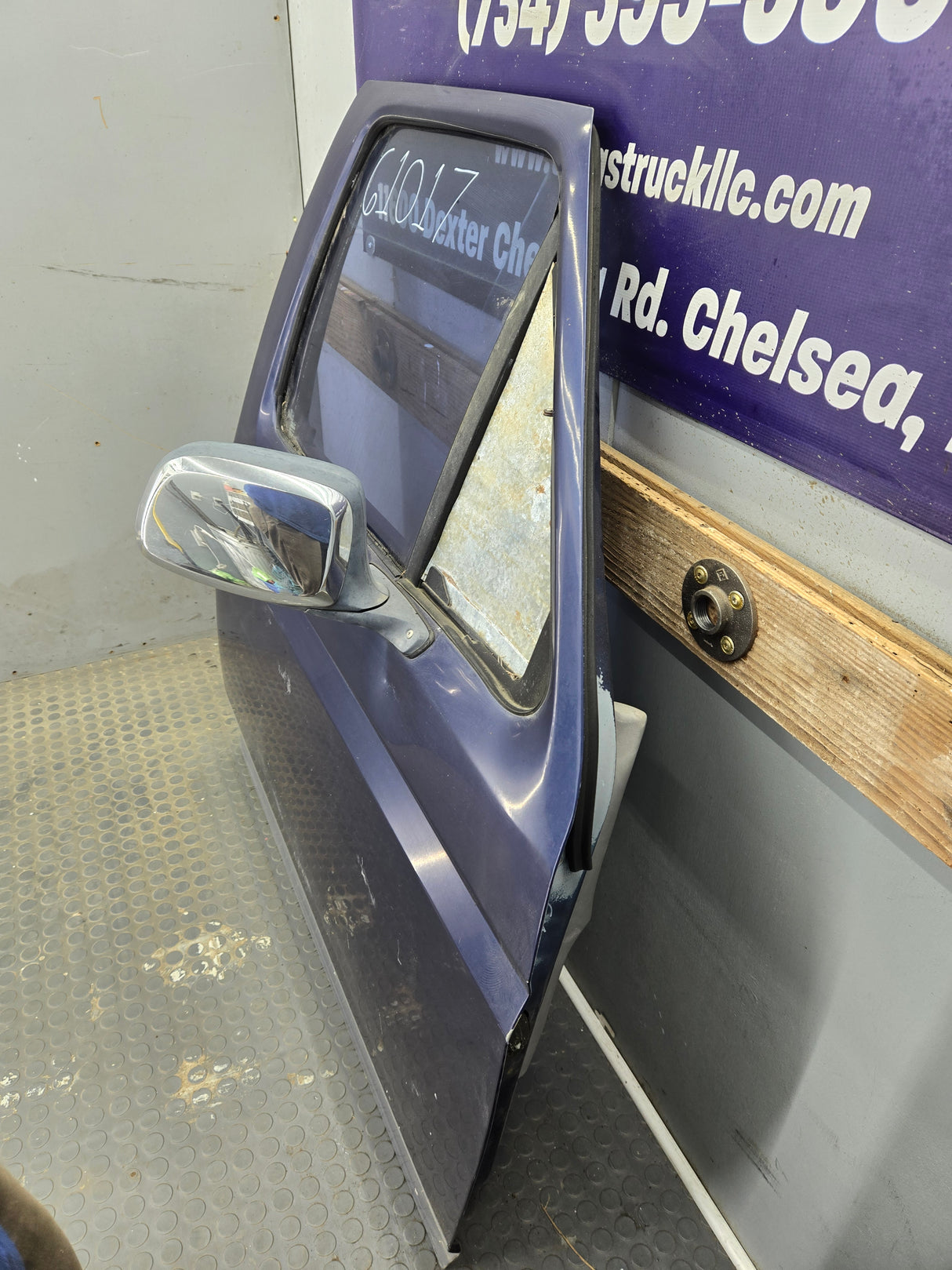 1987-1997 Ford F Series F250 F350 F450 F550 RH Passenger Side Front Door