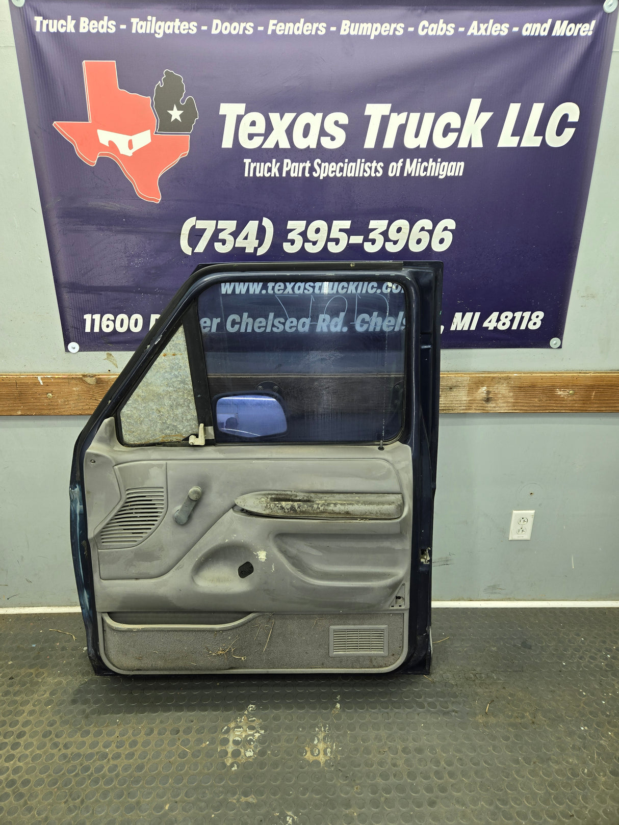 1987-1997 Ford F Series F250 F350 F450 F550 RH Passenger Side Front Door