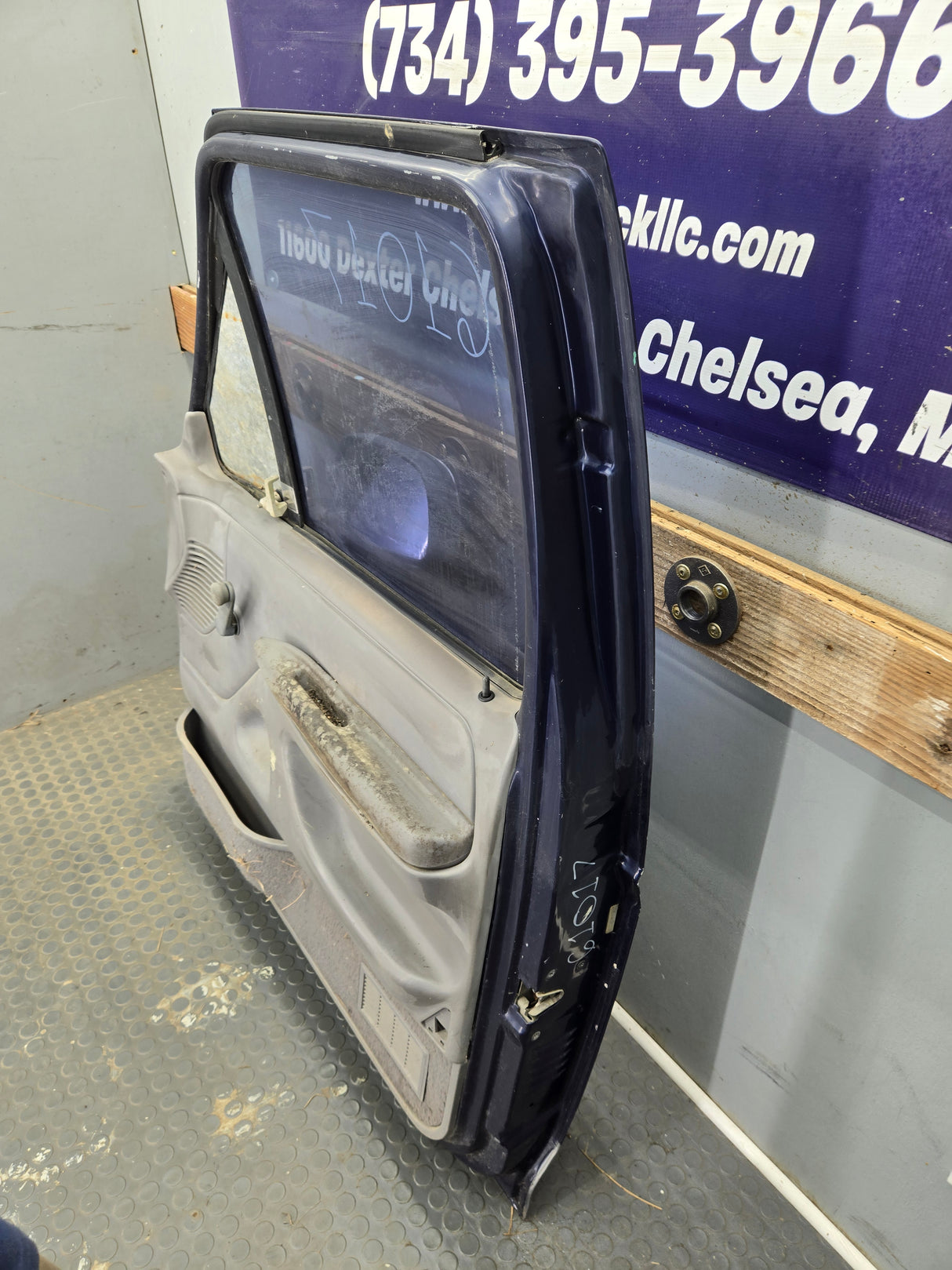 1987-1997 Ford F Series F250 F350 F450 F550 RH Passenger Side Front Door
