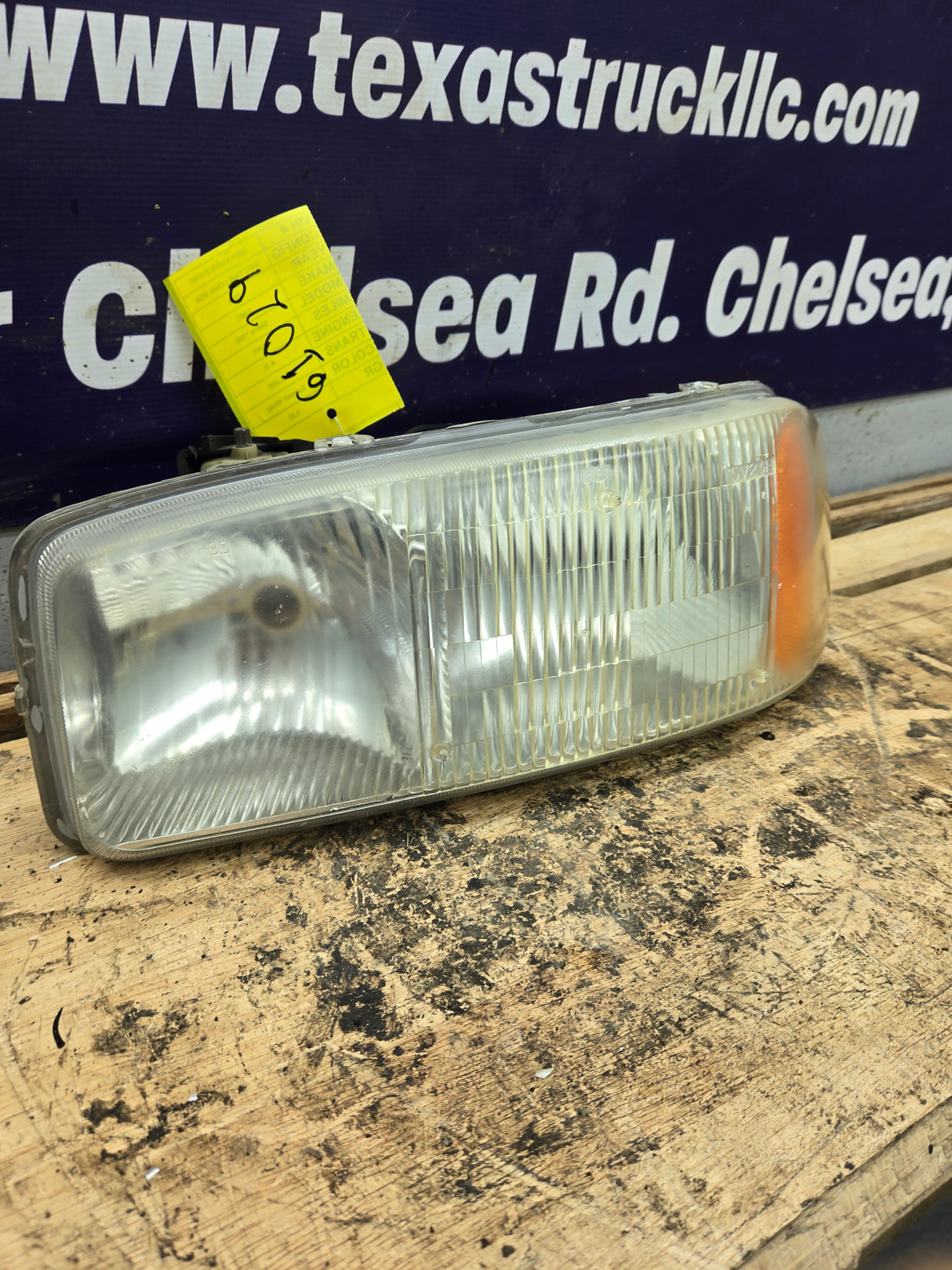 1999-2007 GMC Sierra Yukon 1500 2500 3500 LH Driver Side Headlight 16524543