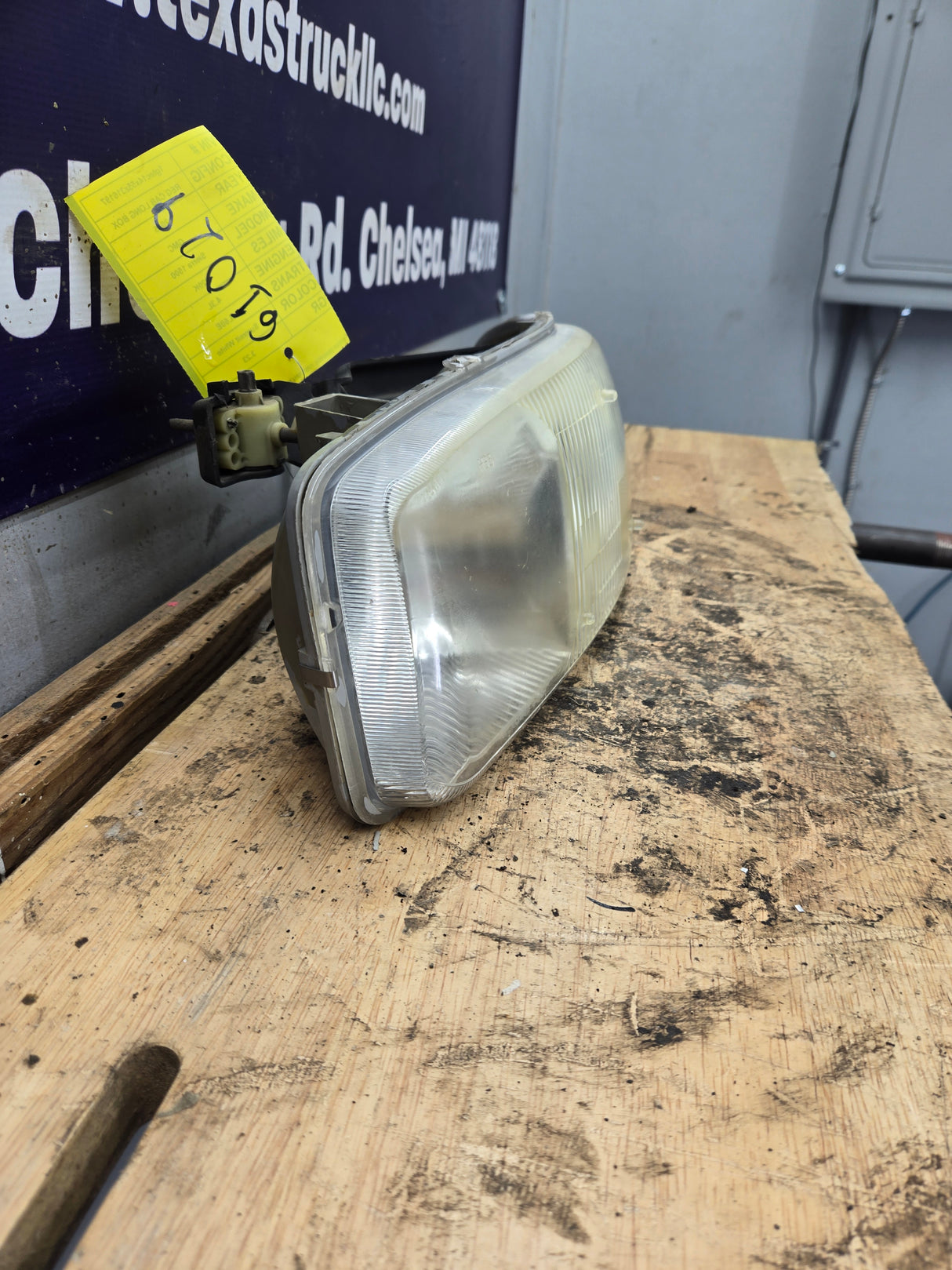 1999-2007 GMC Sierra Yukon 1500 2500 3500 LH Driver Side Headlight 16524543