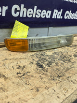 1999-2007 GMC Sierra Yukon 1500 2500 3500 RH Passenger Side Turn Signal Parking Light Assembly 16524676