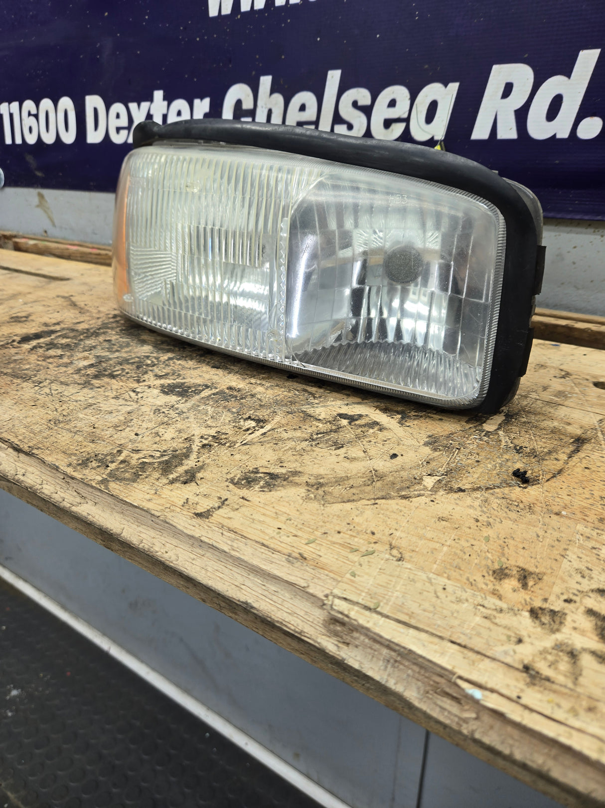 1999-2007 GMC Sierra Yukon 1500 2500 3500 RH Passenger Side Headlight Assembly 16524542