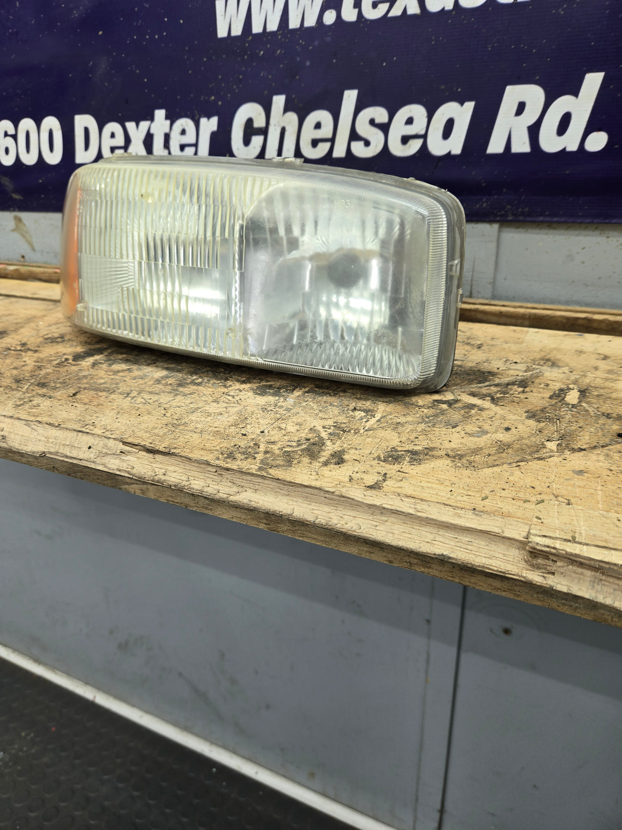 1999-2007 GMC Sierra Yukon 1500 2500 3500 RH Passenger Side Headlight Assembly 16524544