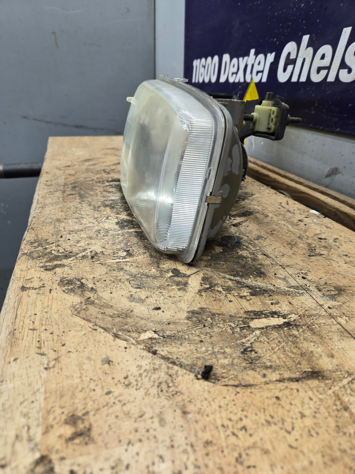 1999-2007 GMC Sierra Yukon 1500 2500 3500 RH Passenger Side Headlight Assembly 16524544