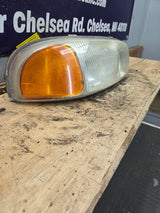 1999-2007 GMC Sierra Yukon 1500 2500 3500 RH Passenger Side Headlight Assembly 16524544