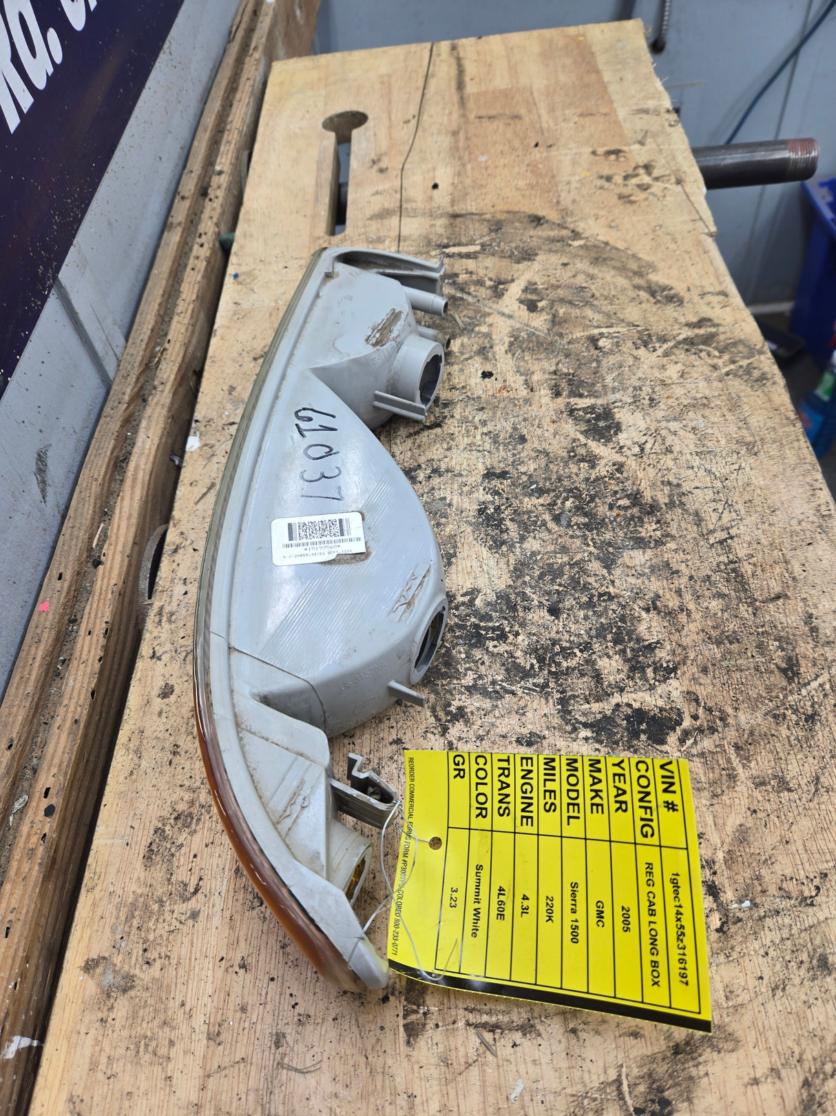 1999-2007 GMC Sierra Yukon 1500 2500 3500 LH Driver Side Turn Signal Parking Light Assembly 16524675