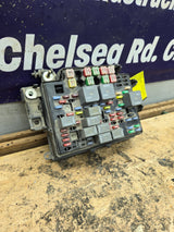 2003-2005 Chevrolet Silverado / GMC Sierra 1500 250 3500 Engine Bay Fuse Box - 15201928