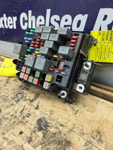 2006-2007 Chevrolet Silverado / GMC Sierra 250 3500 6.6L Engine Bay Fuse Box - 15216917