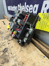 2006-2007 Chevrolet Silverado / GMC Sierra 250 3500 6.6L Engine Bay Fuse Box - 15216917