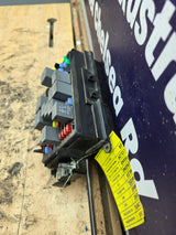 2006-2007 Chevrolet Silverado / GMC Sierra 250 3500 6.6L Engine Bay Fuse Box - 15216917