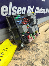 2006-2007 Chevrolet Silverado / GMC Sierra 250 3500 6.6L Engine Bay Fuse Box - 15216917