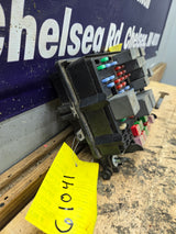 2006-2007 Chevrolet Silverado / GMC Sierra 250 3500 6.6L Engine Bay Fuse Box - 15216917