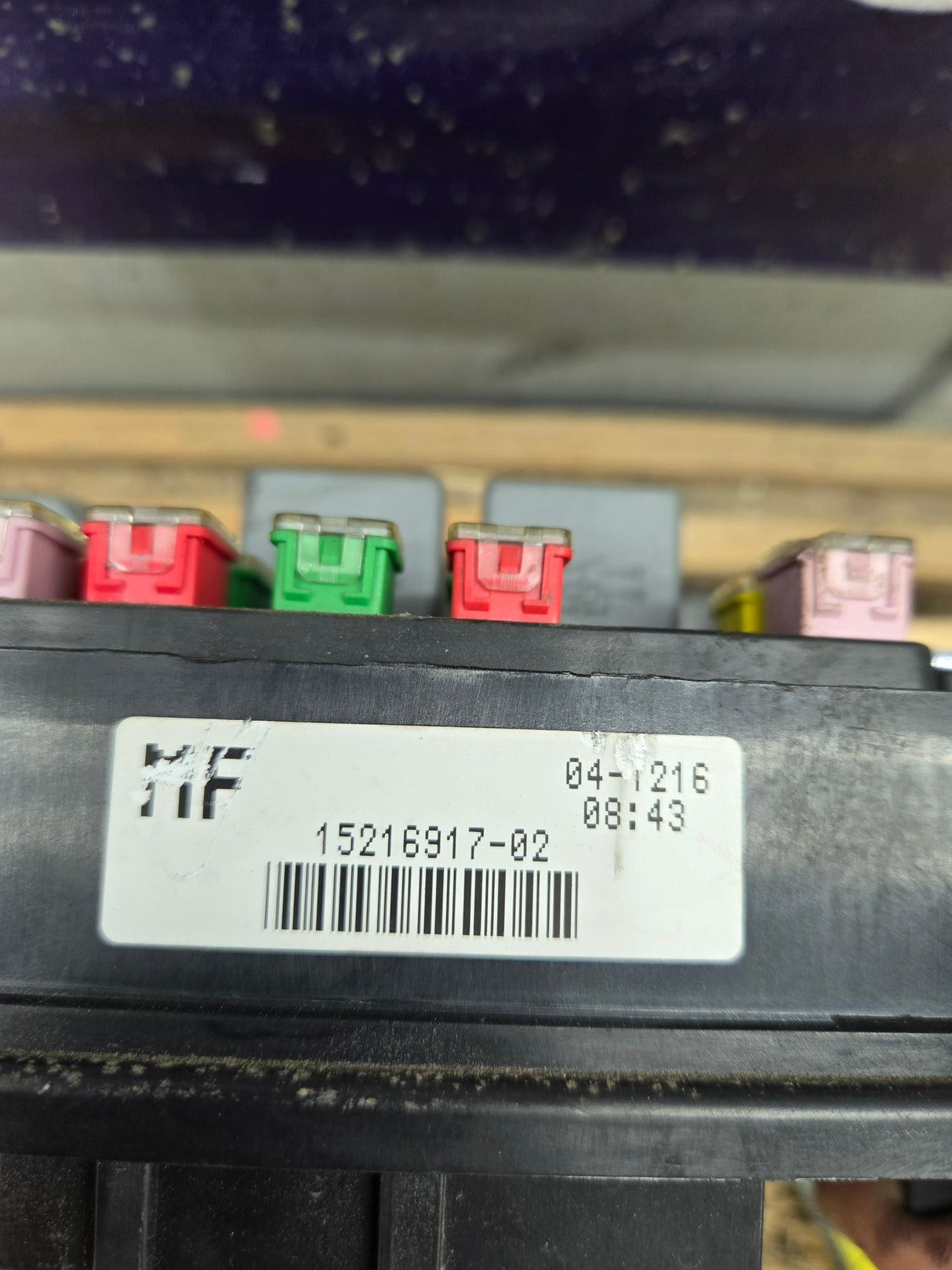 2006-2007 Chevrolet Silverado / GMC Sierra 250 3500 6.6L Engine Bay Fuse Box - 15216917