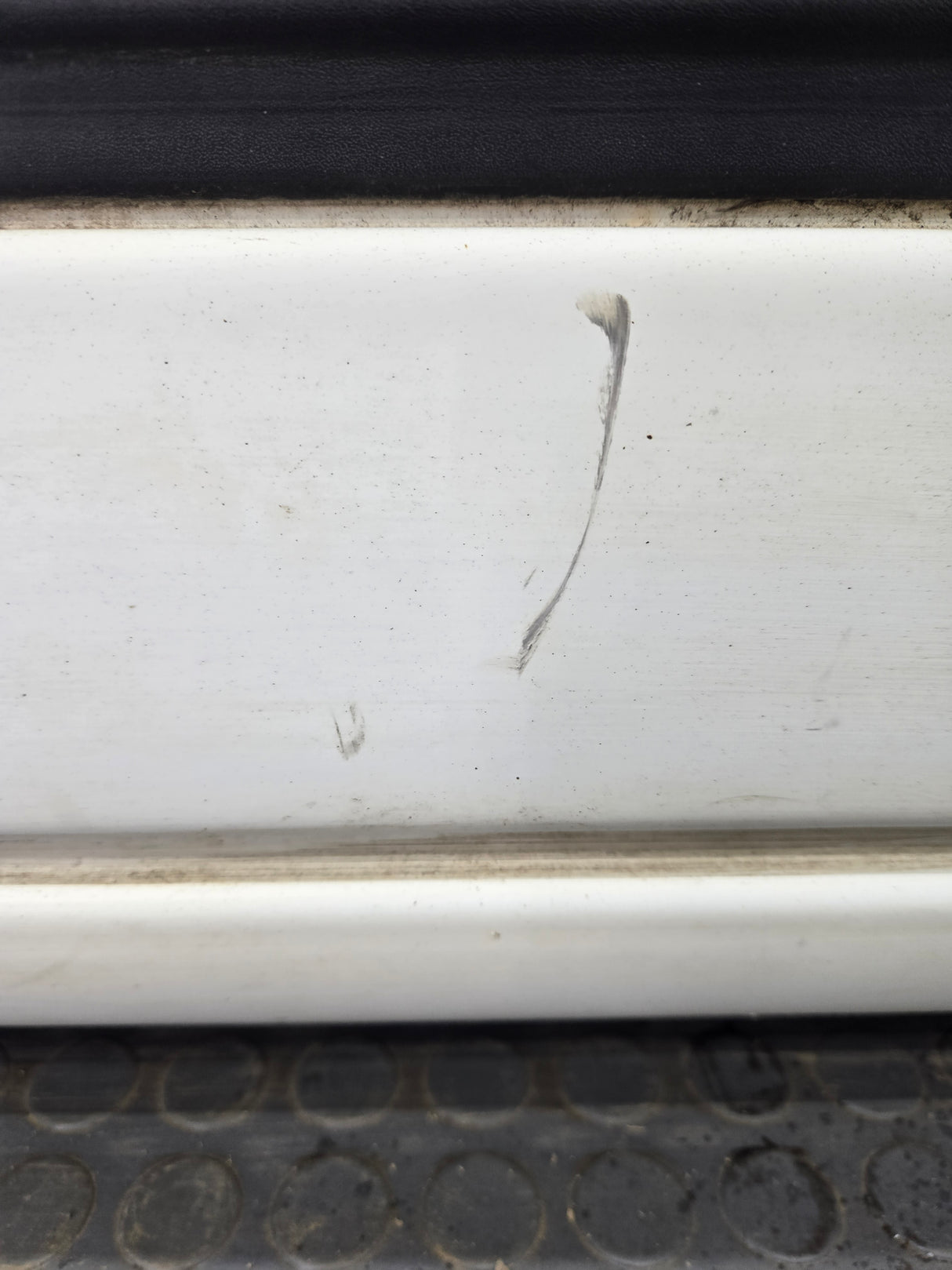 1999-2006 Chevrolet Silverado / GMC Sierra 1500 2500 3500 HD Front Driver Side Door LH