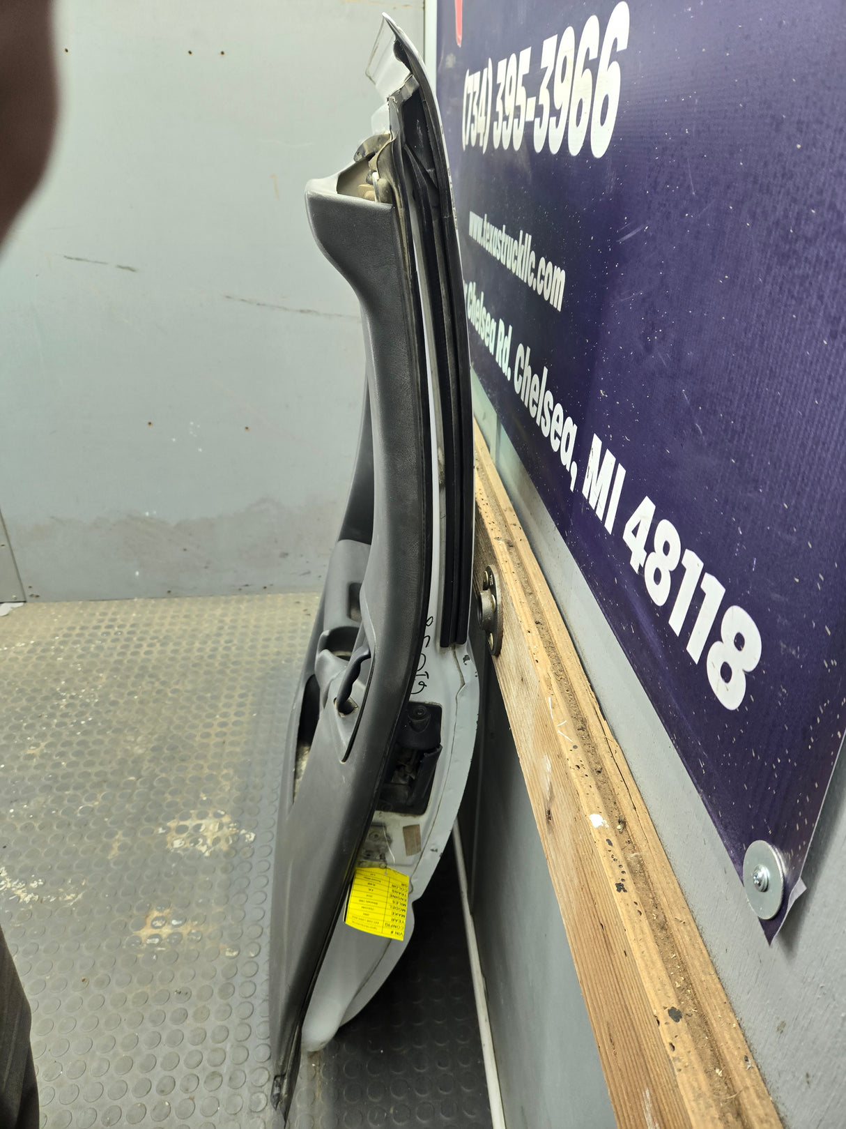 2003-2005 Ford Ranger Passenger Side Front Right Hand Door