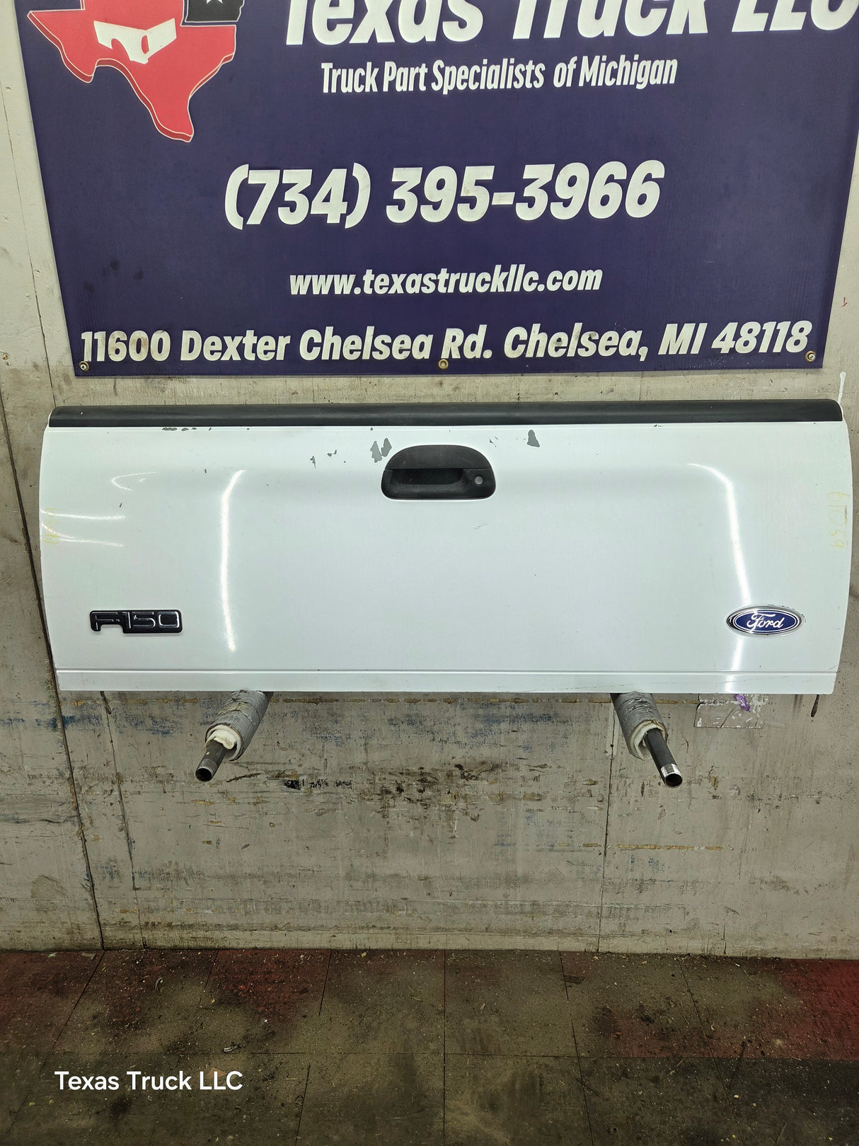 1997-2003 F150 / 1999-2007 Ford F250 F350 F450 F550 Super Duty Tailgate