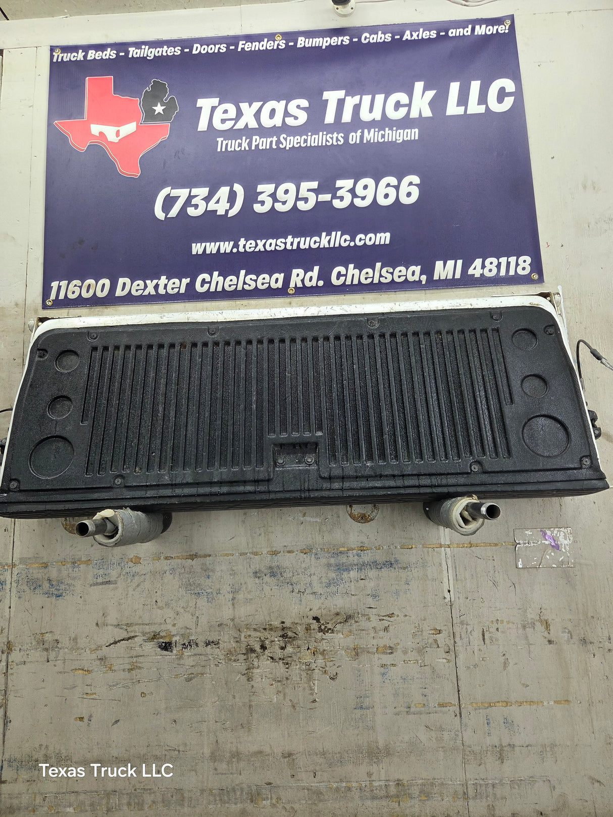 2007-2013 Chevrolet Silverado / GMC Sierra 1500 2500 3500 HD Tailgate