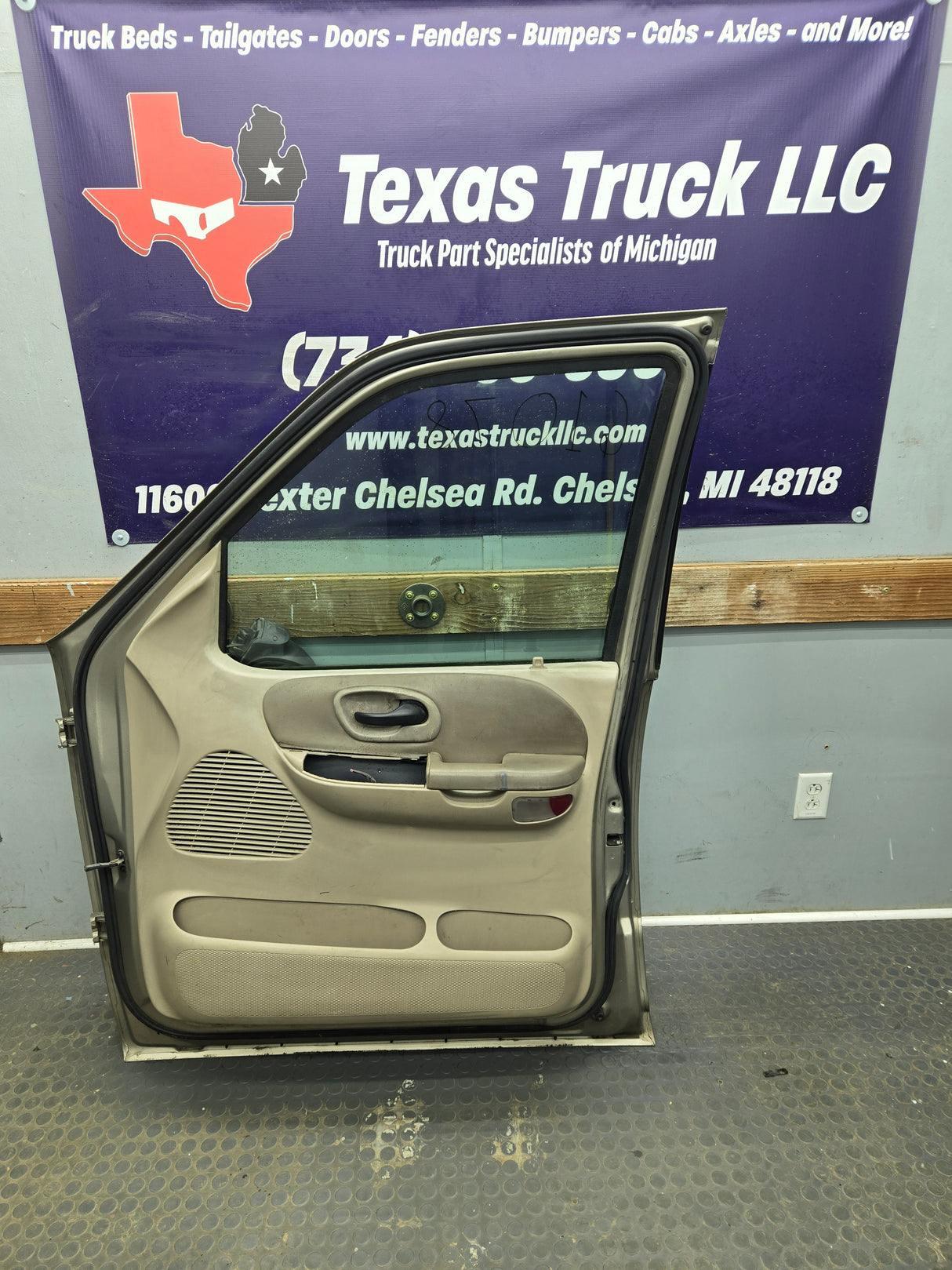 1997-2003 Ford F150 Crew Cab Passenger Side RH Front Door
