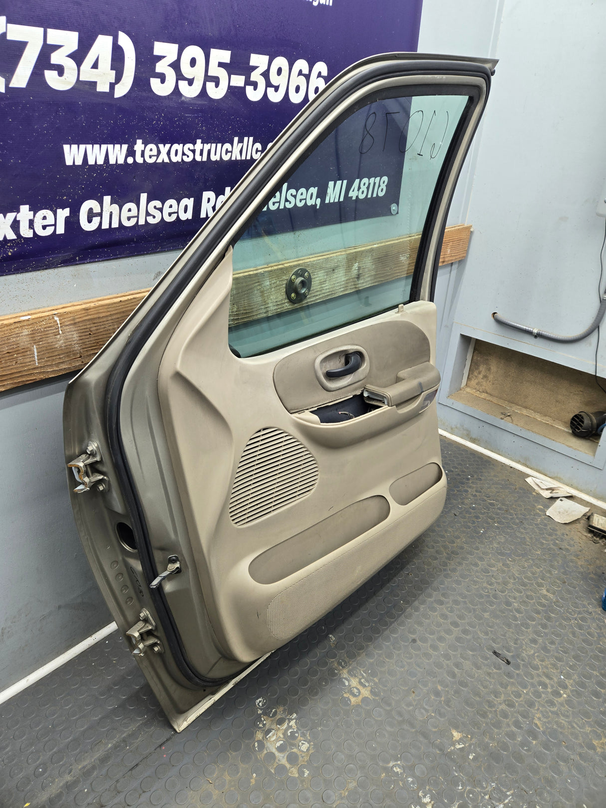 1997-2003 Ford F150 Crew Cab Passenger Side RH Front Door