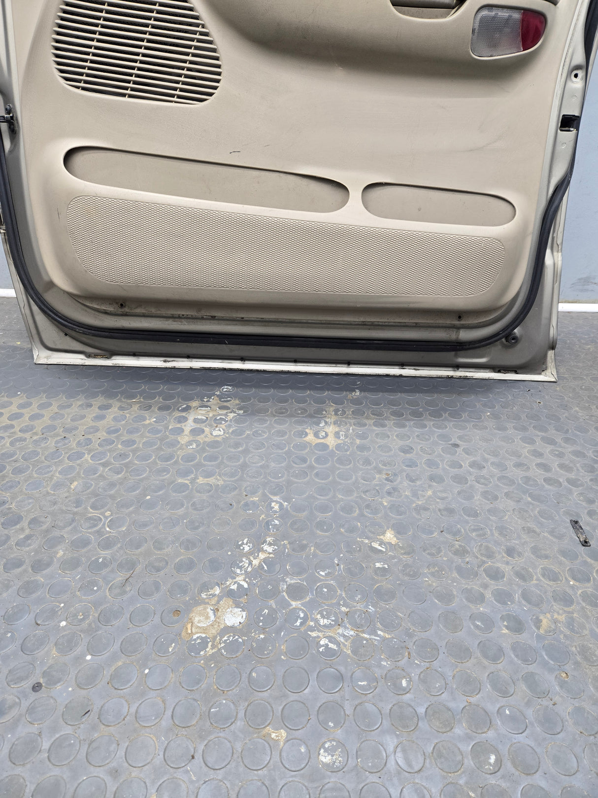 1997-2003 Ford F150 Crew Cab Passenger Side RH Front Door