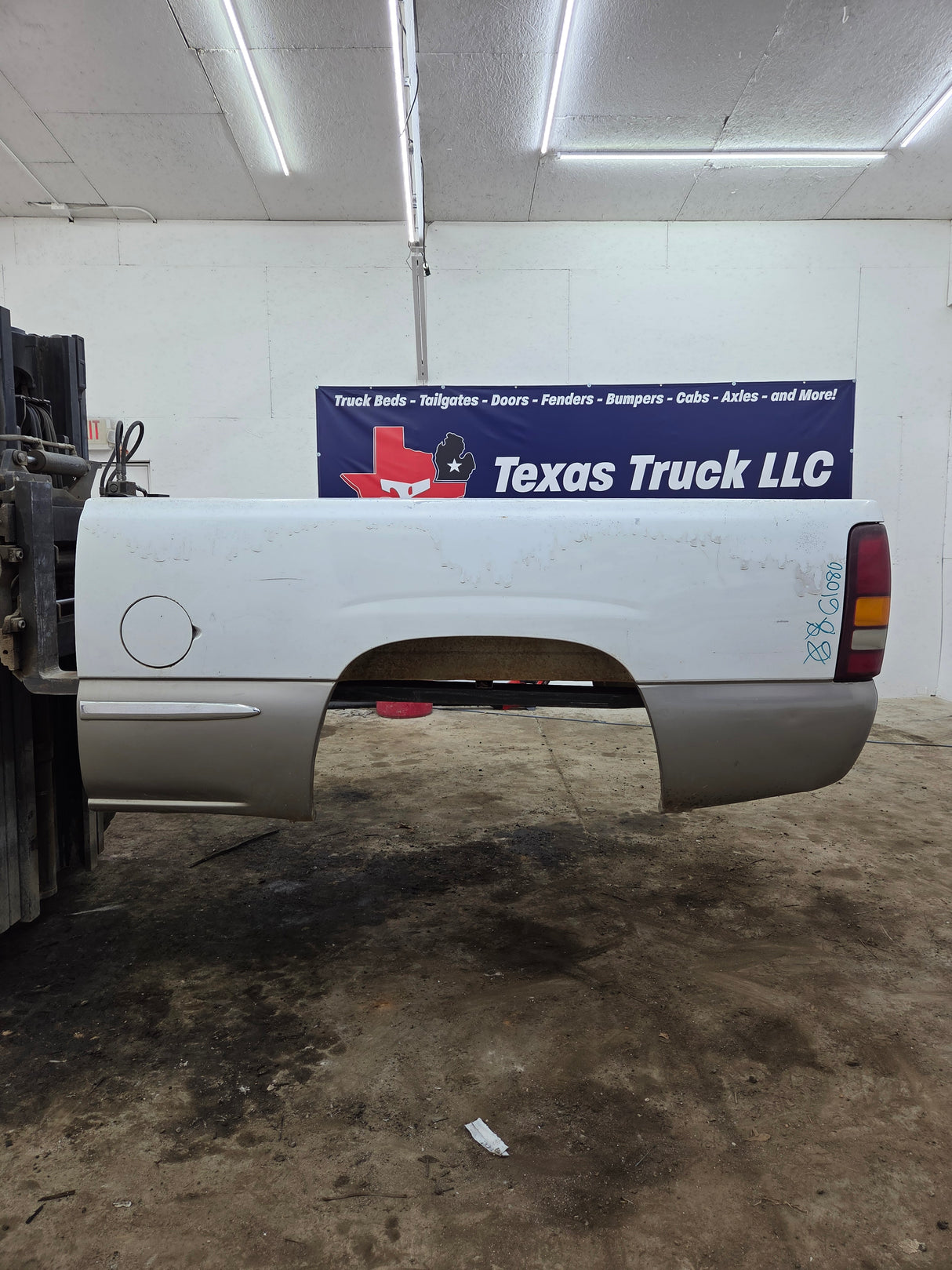 1999-2007 Chevrolet Silverado / GMC Sierra 1500 2500HD 3500HD 6' 6" Short Truck Bed