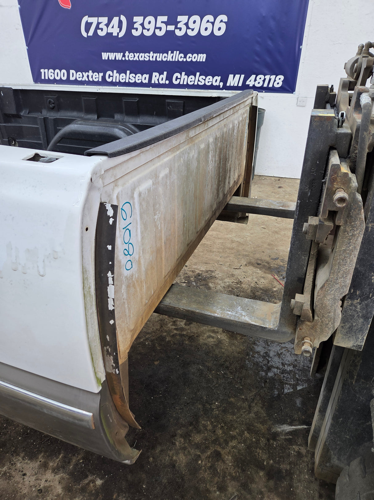 1999-2007 Chevrolet Silverado / GMC Sierra 1500 2500HD 3500HD 6' 6" Short Truck Bed