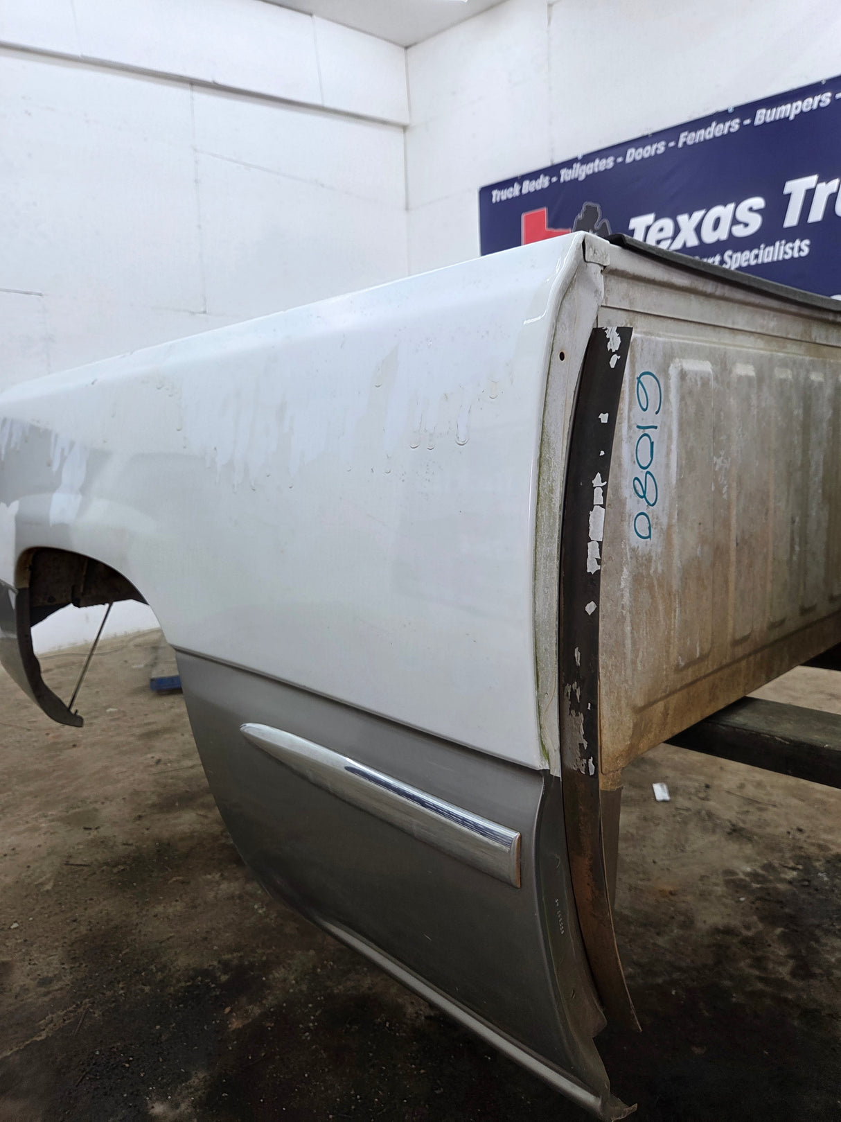 1999-2007 Chevrolet Silverado / GMC Sierra 1500 2500HD 3500HD 6' 6" Short Truck Bed