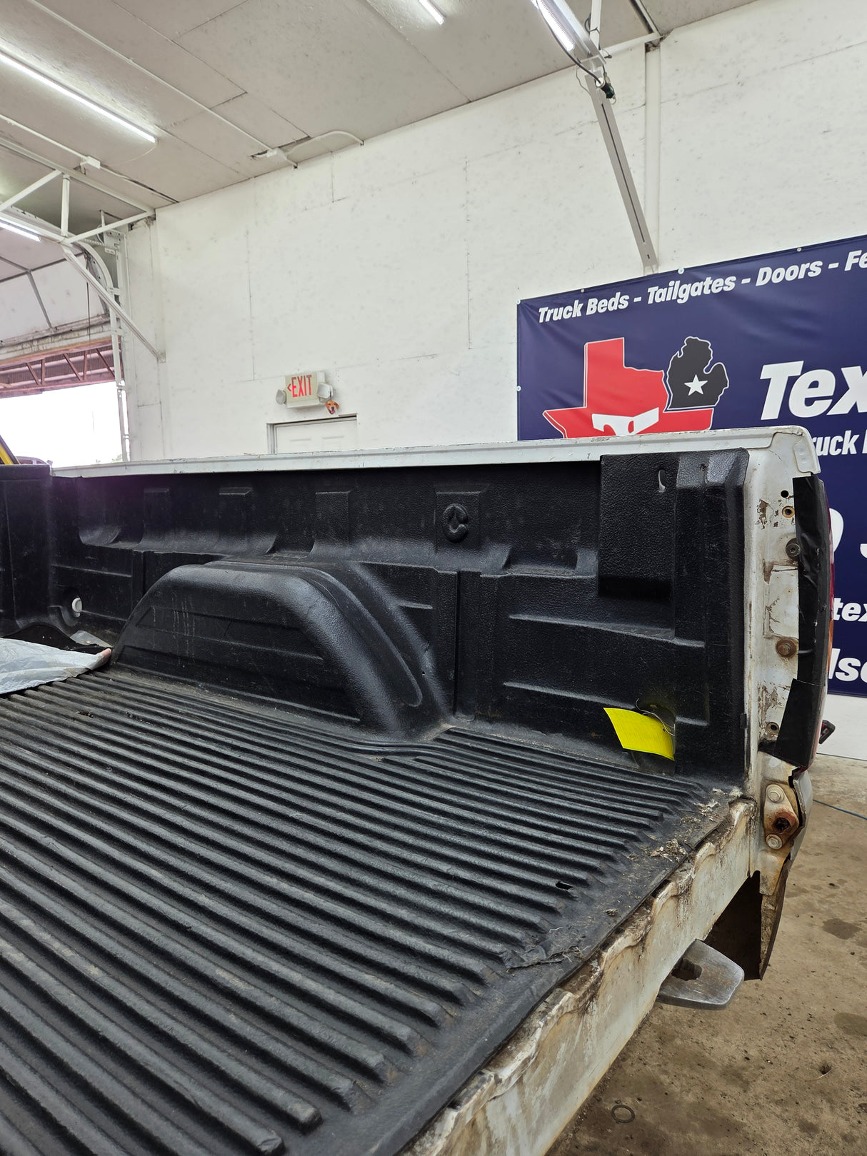 1999-2007 Chevrolet Silverado / GMC Sierra 1500 2500HD 3500HD 6' 6" Short Truck Bed