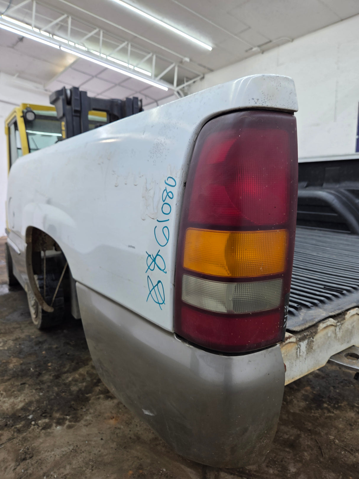 1999-2007 Chevrolet Silverado / GMC Sierra 1500 2500HD 3500HD 6' 6" Short Truck Bed