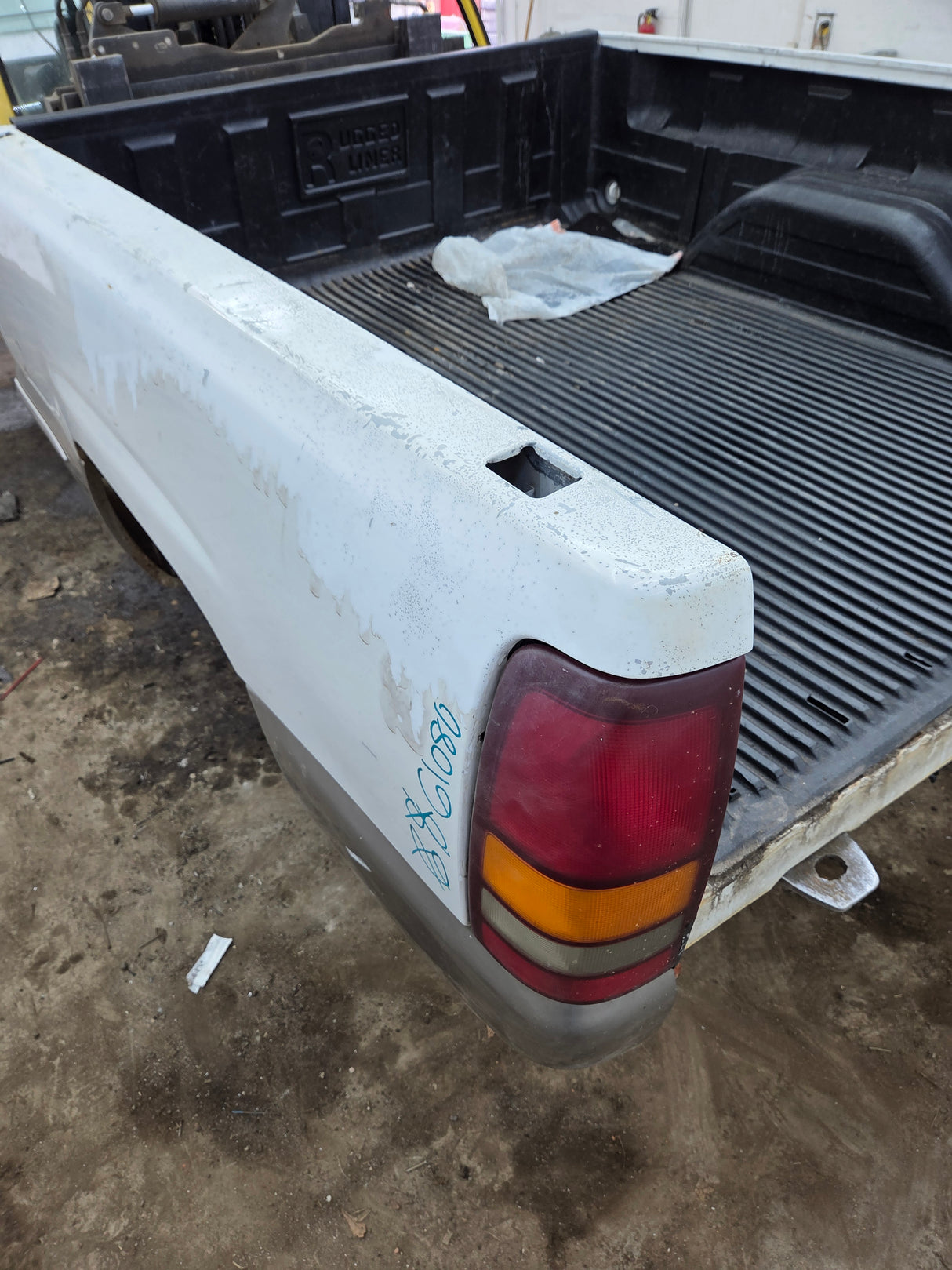 1999-2007 Chevrolet Silverado / GMC Sierra 1500 2500HD 3500HD 6' 6" Short Truck Bed