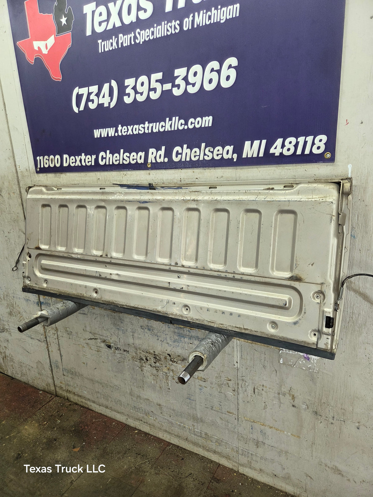 1997-2003 F150 / 1999-2007 Ford F250 F350 F450 F550 Super Duty Tailgate