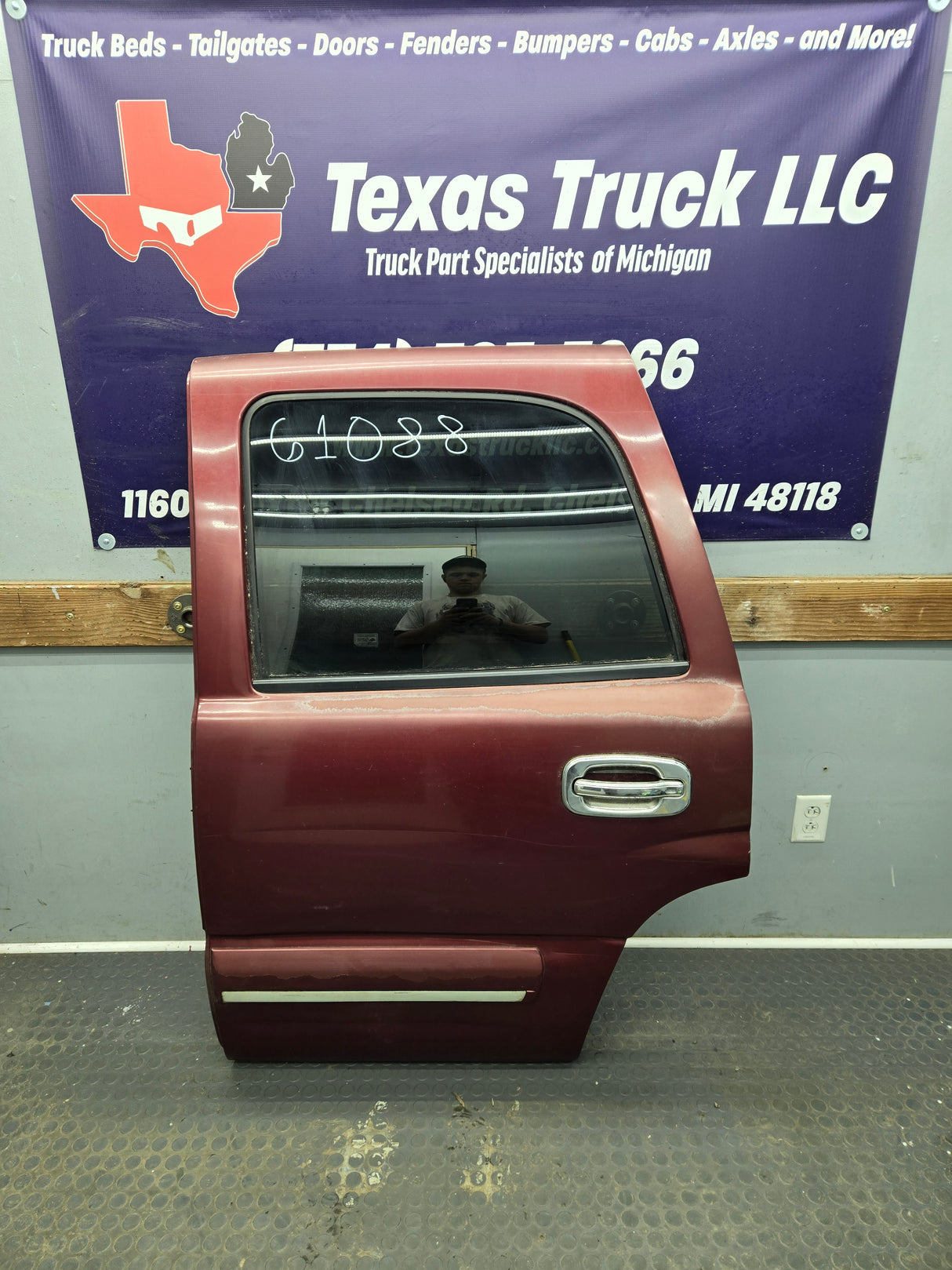 2001-2006 Chevrolet Tahoe / GMC Yukon 1500 2500HD Rear Driver Side Rear Door LH