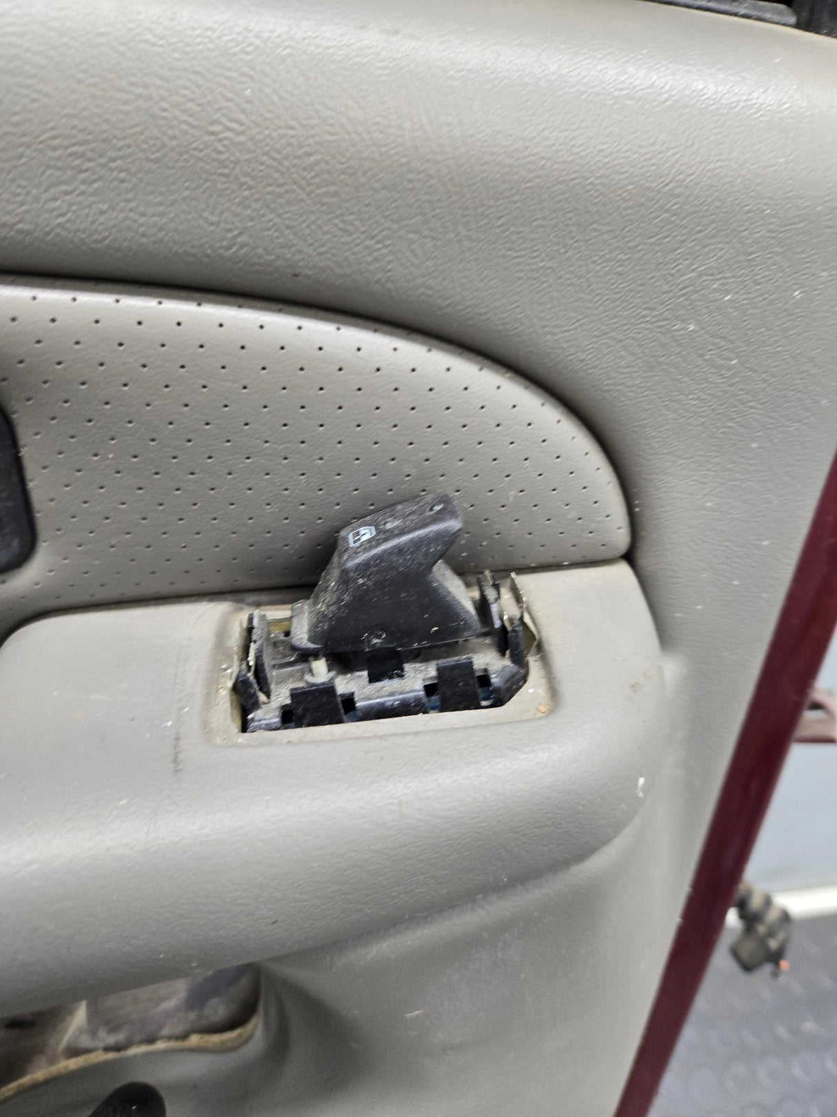 2001-2006 Chevrolet Tahoe / GMC Yukon 1500 2500HD Rear Driver Side Rear Door LH
