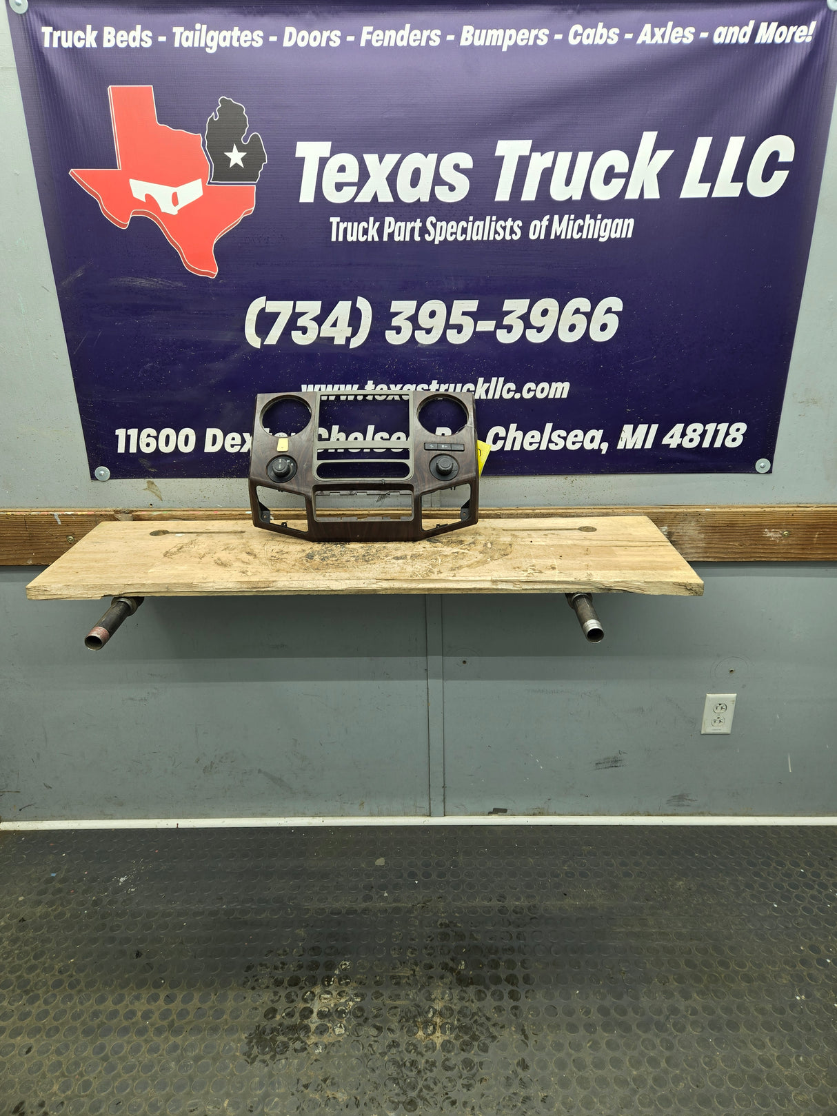 2011-2016 Ford Super Duty Center Dash Radio Bezel F250 F350 F450 F550 BC34-2504302-C