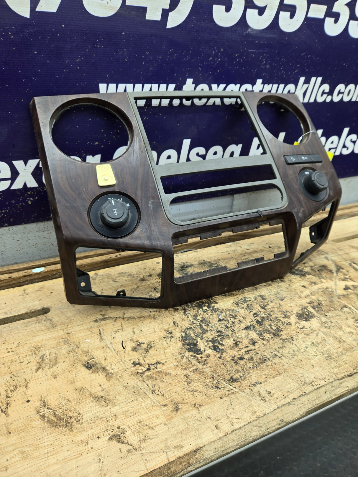 2011-2016 Ford Super Duty Center Dash Radio Bezel F250 F350 F450 F550 BC34-2504302-C