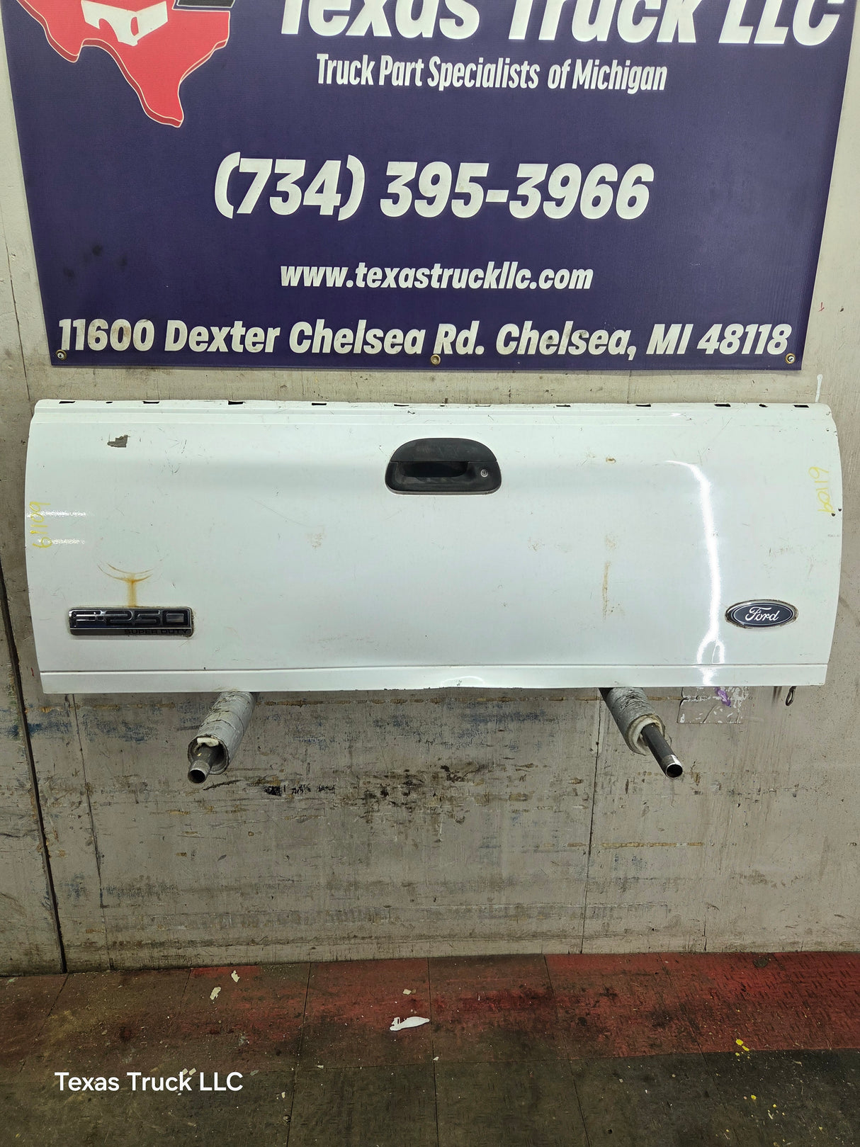 1997-2003 F150 / 1999-2007 Ford F250 F350 F450 F550 Super Duty Tailgate