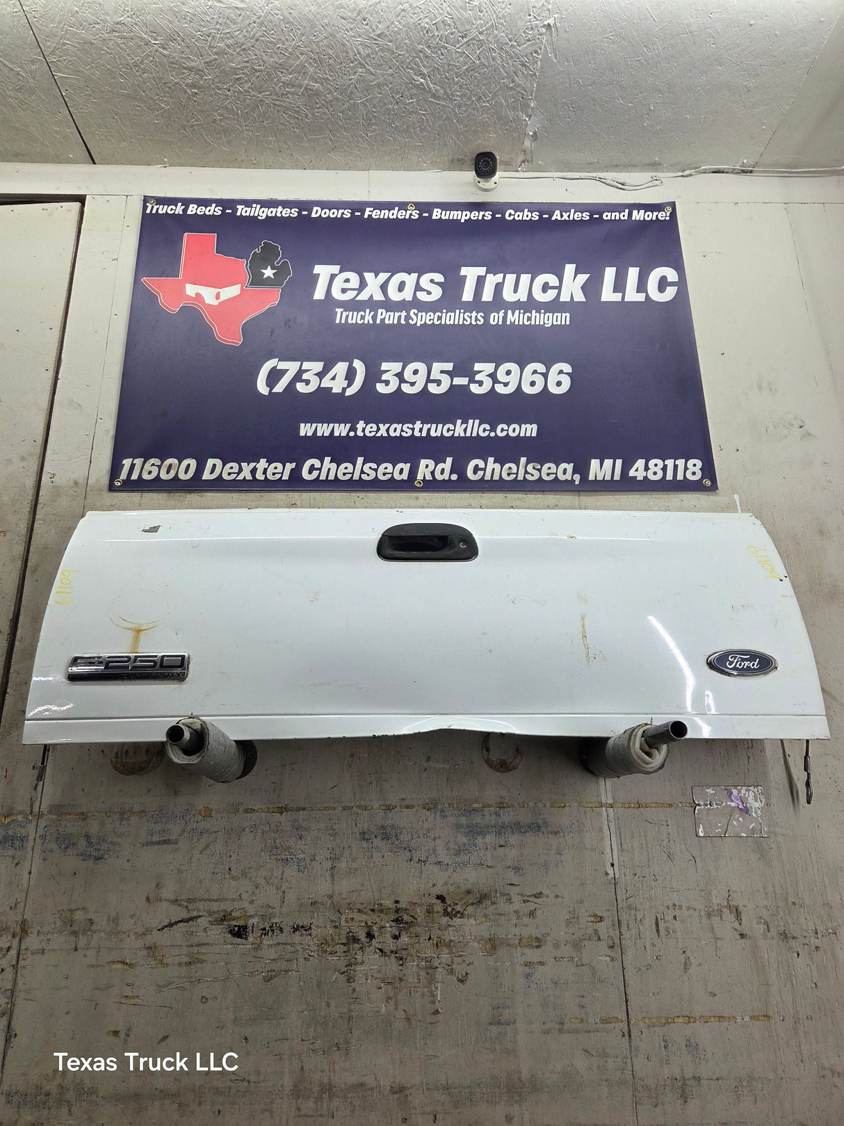 1997-2003 F150 / 1999-2007 Ford F250 F350 F450 F550 Super Duty Tailgate