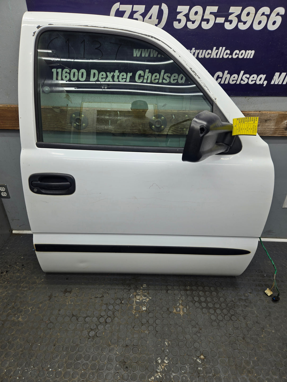 1999-2006 Chevrolet Silverado / GMC Sierra 1500 2500 3500 HD Front Passenger side Door RH