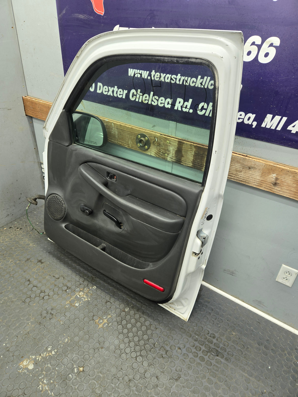 1999-2006 Chevrolet Silverado / GMC Sierra 1500 2500 3500 HD Front Passenger side Door RH