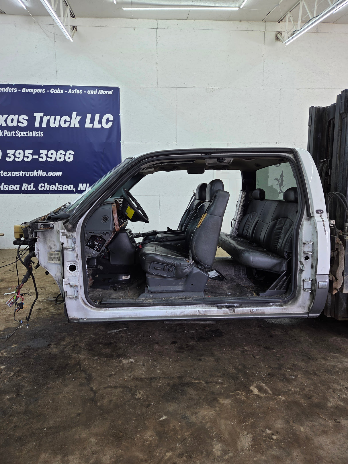 1999-2007 Chevrolet Silverado / GMC Sierra 1500 2500 HD 3500HD Extended Cab Body