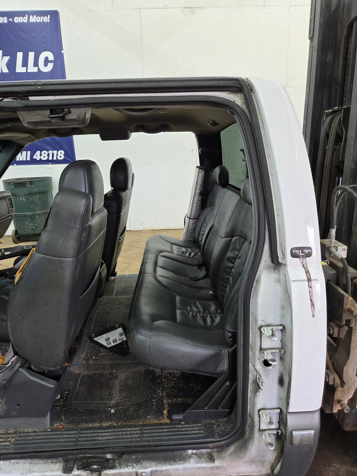 1999-2007 Chevrolet Silverado / GMC Sierra 1500 2500 HD 3500HD Extended Cab Body