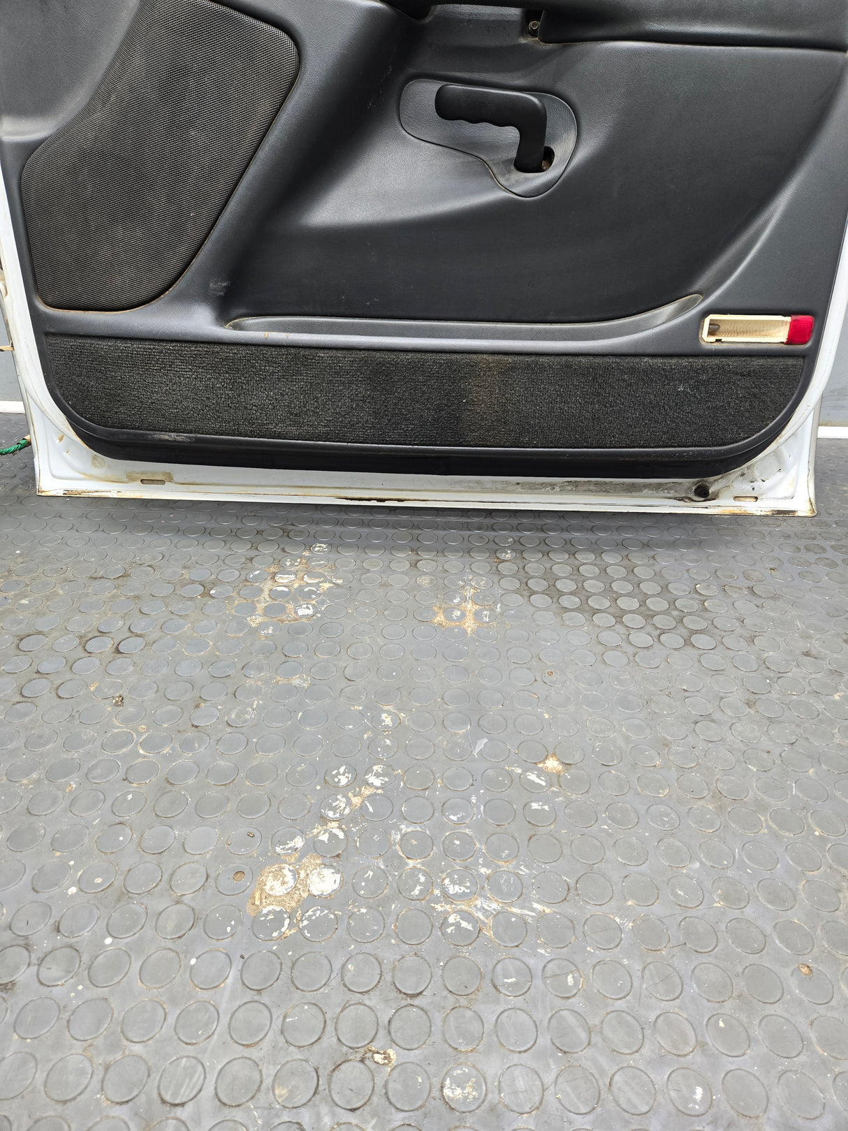 1999-2006 Chevrolet Silverado / GMC Sierra 1500 2500 3500 HD Front Passenger side Door RH