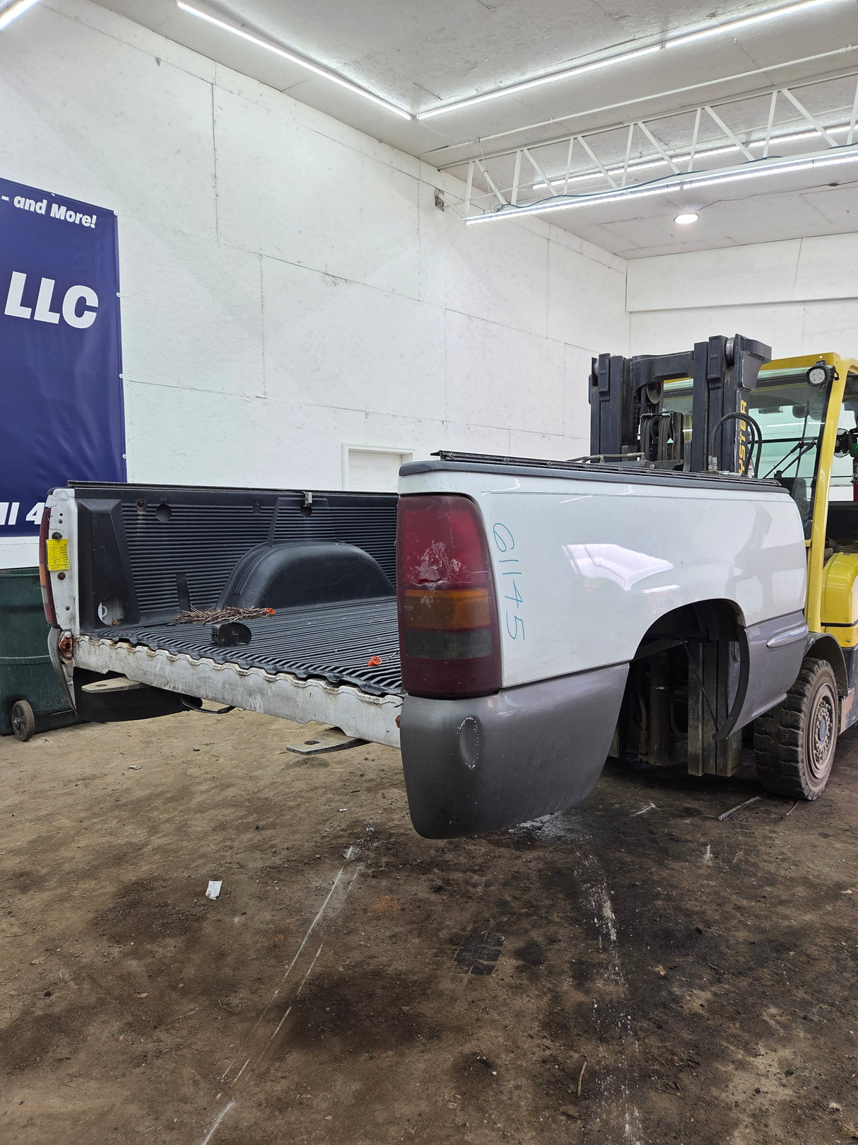 1999-2007 Chevrolet Silverado / GMC Sierra 1500 2500HD 3500HD 6' 6" Short Truck Bed
