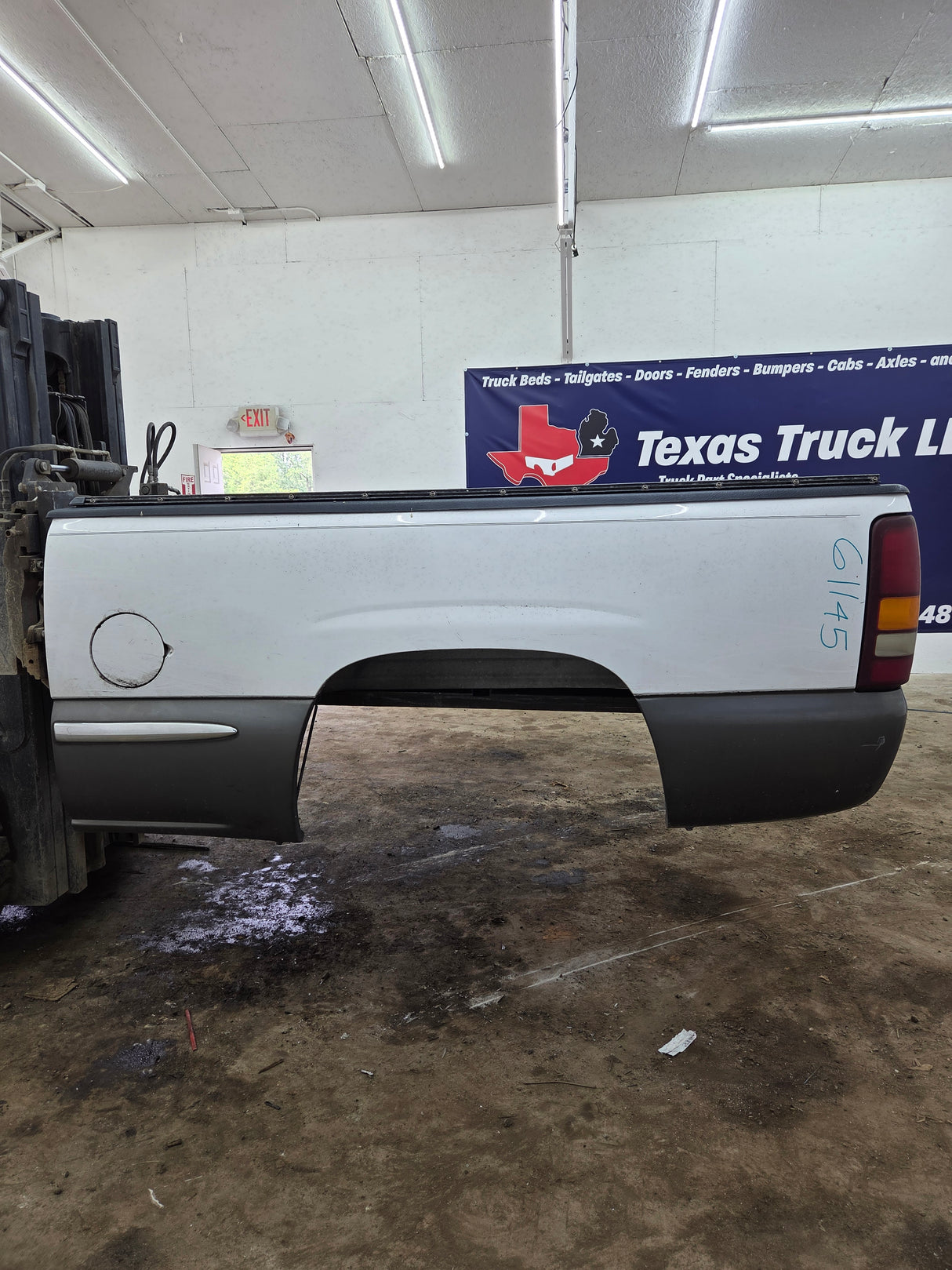 1999-2007 Chevrolet Silverado / GMC Sierra 1500 2500HD 3500HD 6' 6" Short Truck Bed