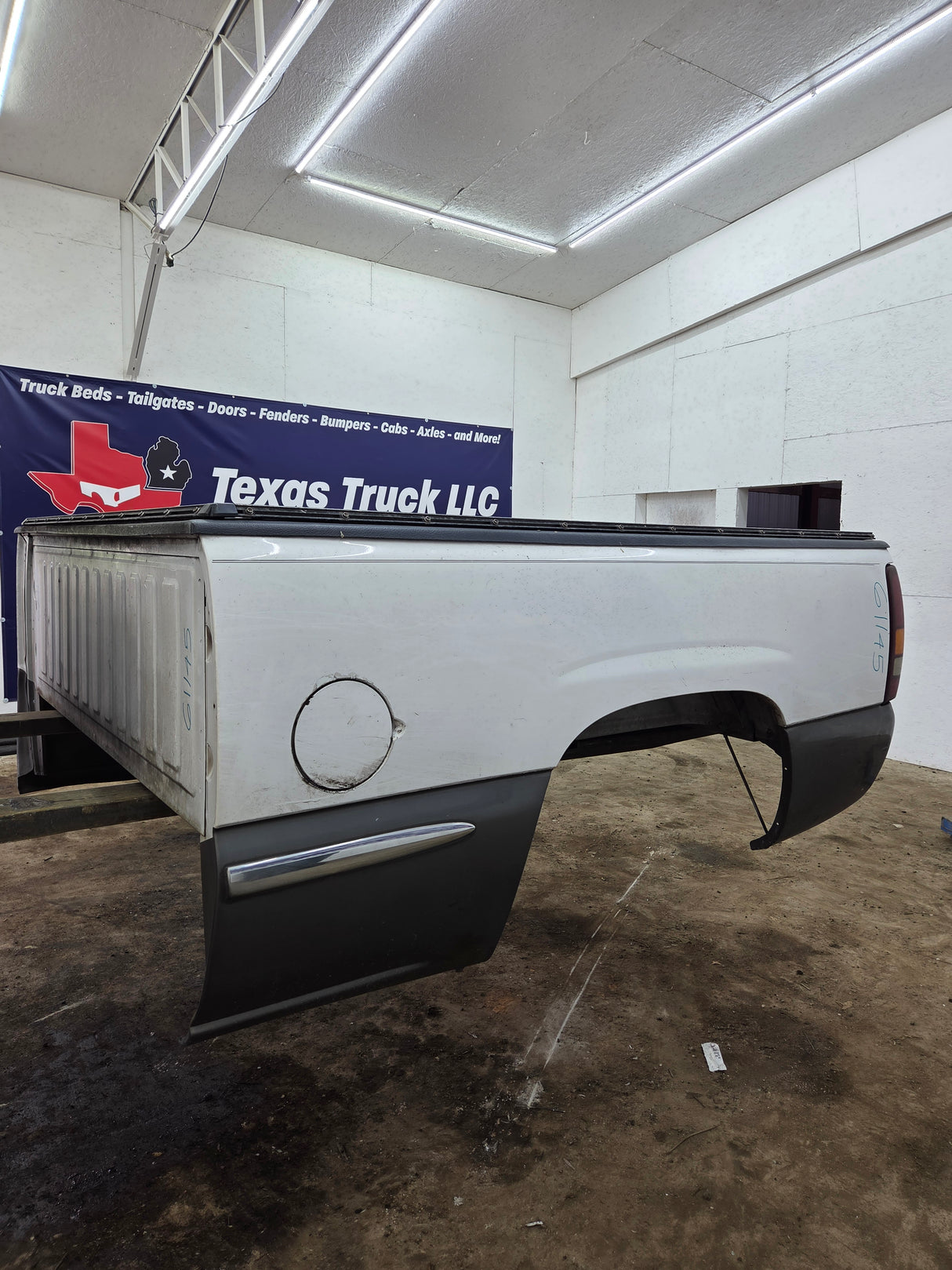 1999-2007 Chevrolet Silverado / GMC Sierra 1500 2500HD 3500HD 6' 6" Short Truck Bed