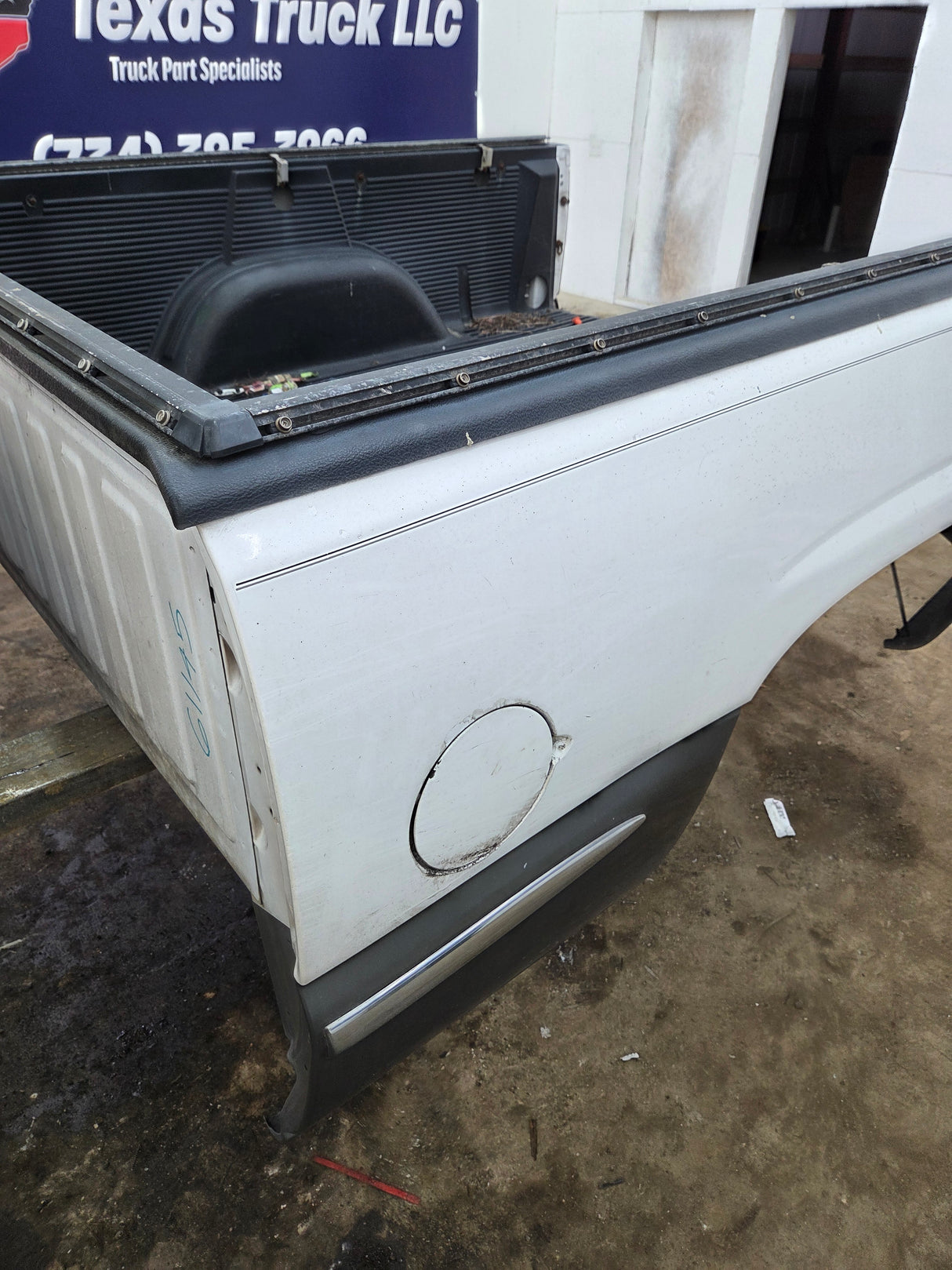 1999-2007 Chevrolet Silverado / GMC Sierra 1500 2500HD 3500HD 6' 6" Short Truck Bed