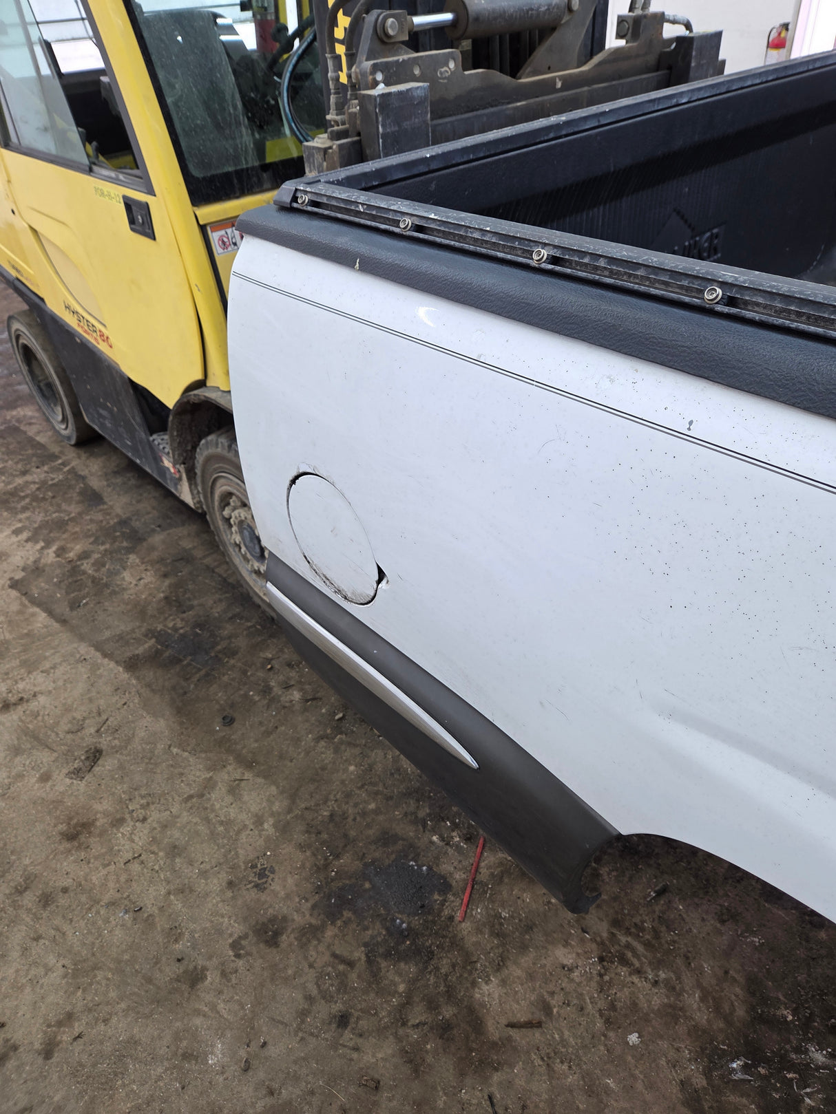 1999-2007 Chevrolet Silverado / GMC Sierra 1500 2500HD 3500HD 6' 6" Short Truck Bed