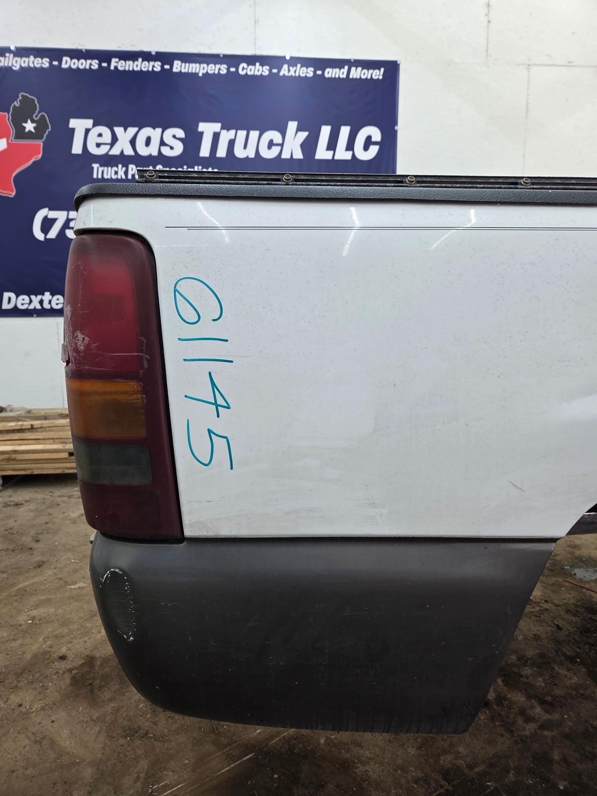 1999-2007 Chevrolet Silverado / GMC Sierra 1500 2500HD 3500HD 6' 6" Short Truck Bed